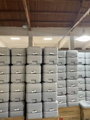 大人のサイズ 広形 トイレ ボウル 形 屋外 リサイクル素材用のポータブル トイレ