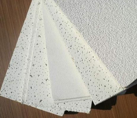 カートンの寸法 613 X 623 X 130 160 mm ホテルの装飾用ミネラルファイバー天井板