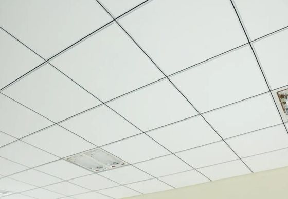 ホテルの穴を開けられたミネラルファイバー ウールドロップ 天井タイルボード 音響隔音用