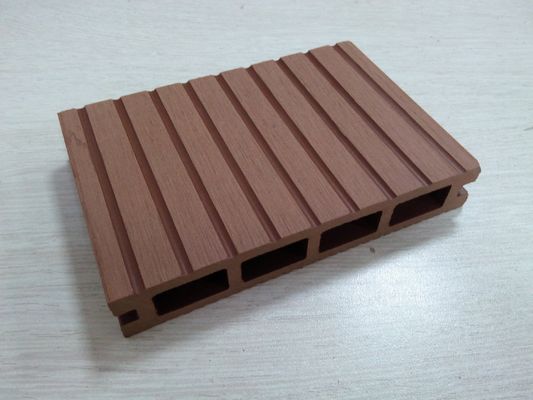 木の穀物パターン 緑色 WPC 床 合成/木製プラスチック複合 床 90mm*40mm