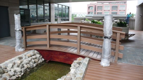 ブラシ 面 の WPC デッキ 板 は,あなたの 空間 の 見方 や 機能 を 向上 さ せる