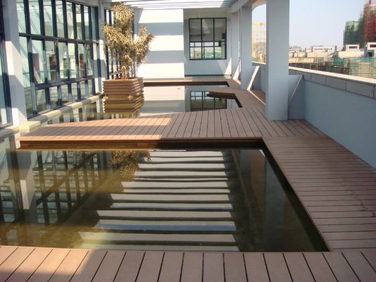水吸収率 2.5% エンジニアリング用地板用合成WPCデッキ