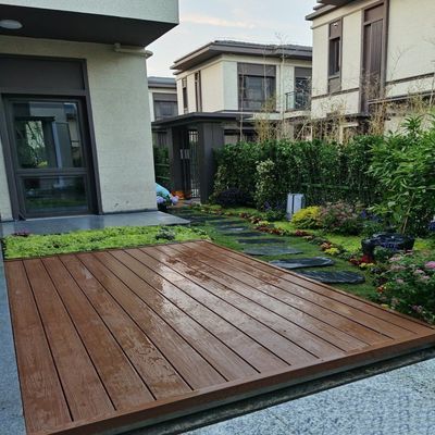 水吸収膨張率 2.5% 茶色の木材 プラスチック複合板 庭