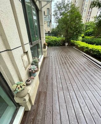 水吸収膨張率 2.5% 茶色の木材 プラスチック複合板 庭