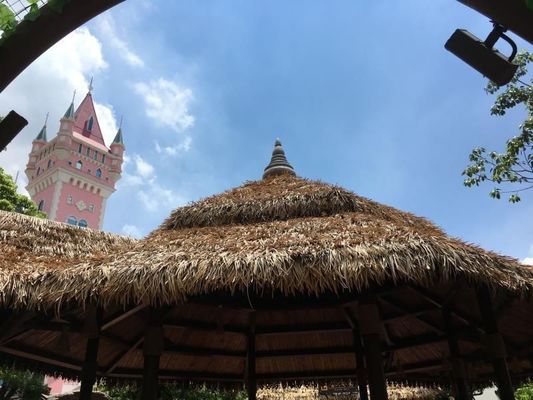 庭/海辺バーのためのカスタマイズされたPVCストラッチ屋根タイル 設置と保守が簡単