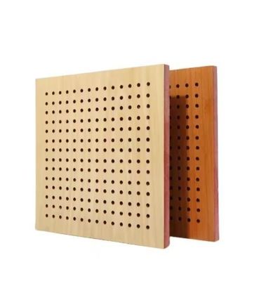 孔付き木製の音響パネル 600*600 音響吸収 建物の装飾材料