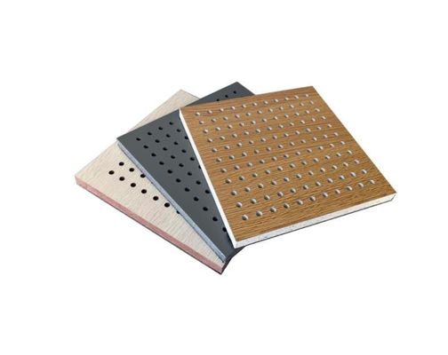 孔付き木製の音響パネル 600*600 音響吸収 建物の装飾材料