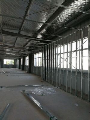オーダーメイド 鋼鉄金属 屋根チャネル 経験豊富なQCによってチェックされたすべての製品