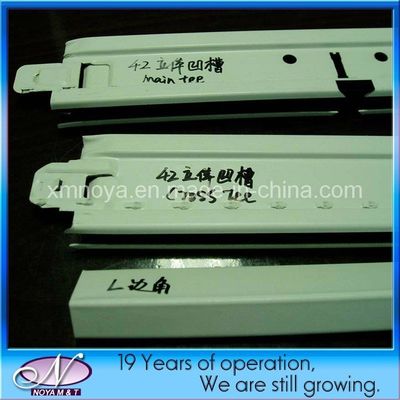 24*24*3000 ホテルTバーの吊り天井のための壁角天井グリッド部品