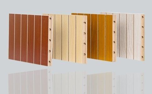 装飾 と 音 吸収 の ため の 広角 縁 の 色とりどりの 木製 の 音響 壁 板